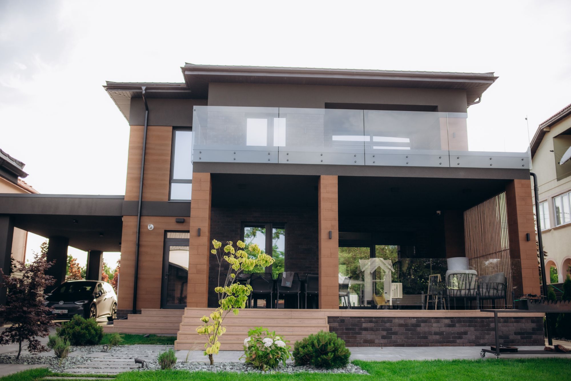 front view of modern designed concrete residential hgk376v